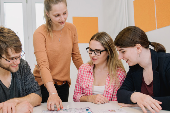 Abiturienten beim Abiturvorbereitungskurs im Lernwerk