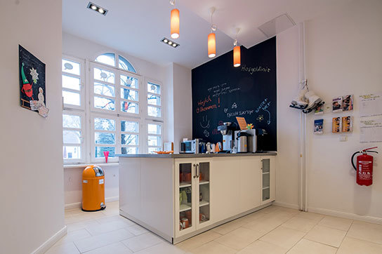 Eingangsbereich und Kaffeeküch des Lernwerk Zehlendorf